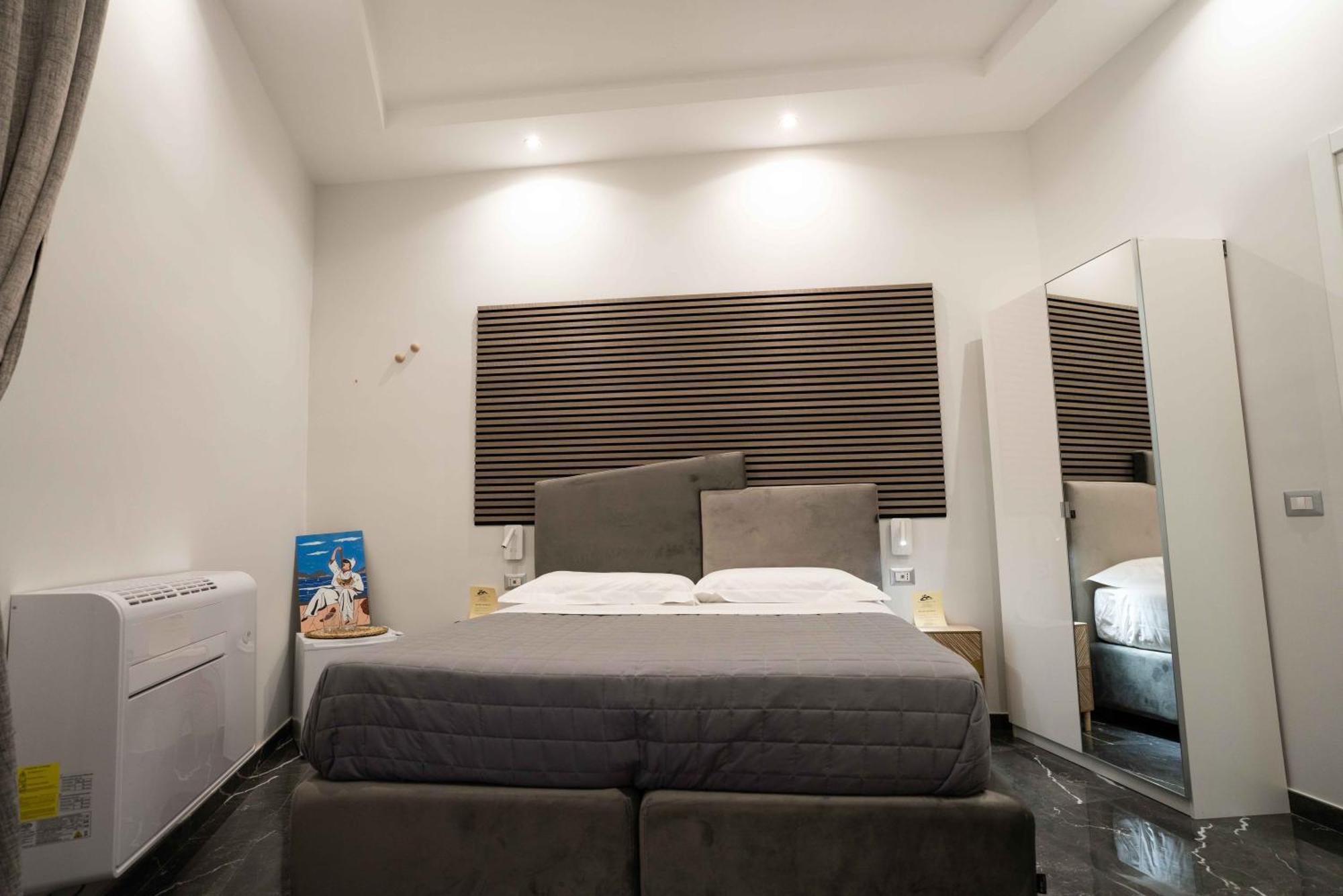 Worldwidesuites Napoli Ngoại thất bức ảnh